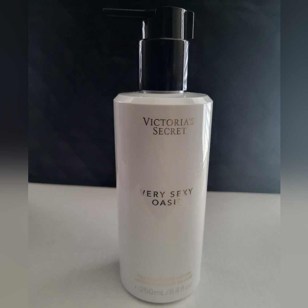 Victoria's Secret Very Sexy Oasis Lotion